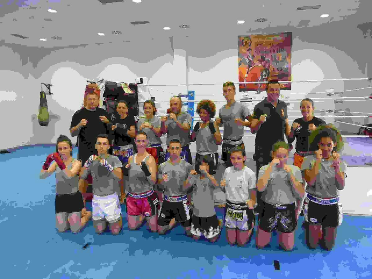 La Nucía · Finaliza el VII Campus Muay Thai impartido por la pentacampeona del mundo Eva Naranjo