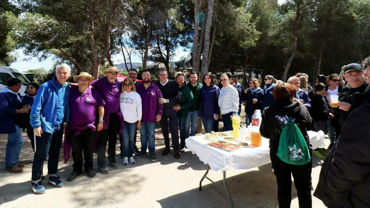 Cerca de 3.000 peñistas celebran el Día de la Mona en el Parc de la Séquia Mare