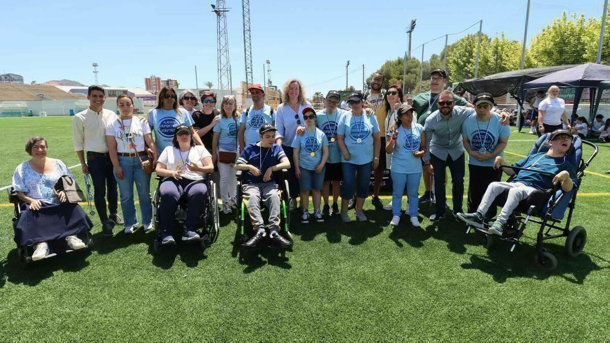 La ciudad deportiva Guillermo Amor acoge los 24º Juegos Deportivos Adaptados que culminan con la entrega de medallas y la comida de hermandad