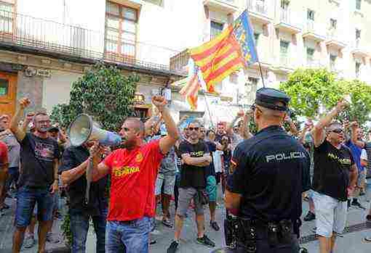 La huelga de taxis hunde un 40% las ventas de los comercios del centro de Valencia