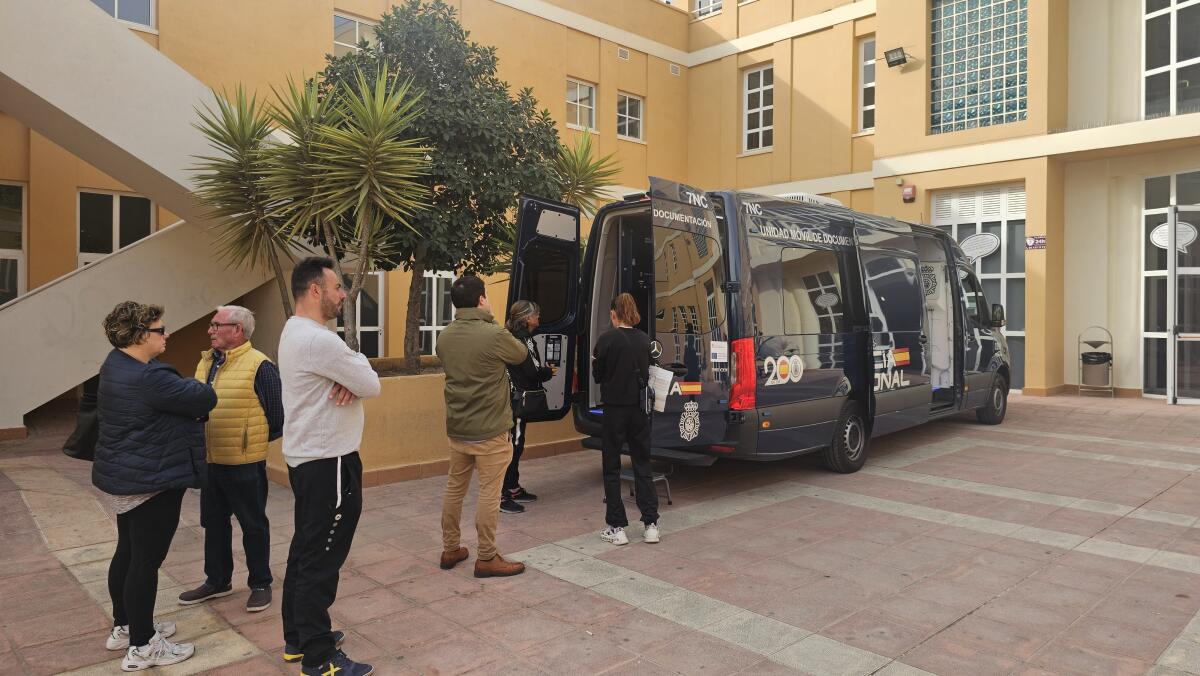 El equipo móvil para renovar el DNI y el pasaporte estará el 9 de mayo en el centro social Llar del Pensionista