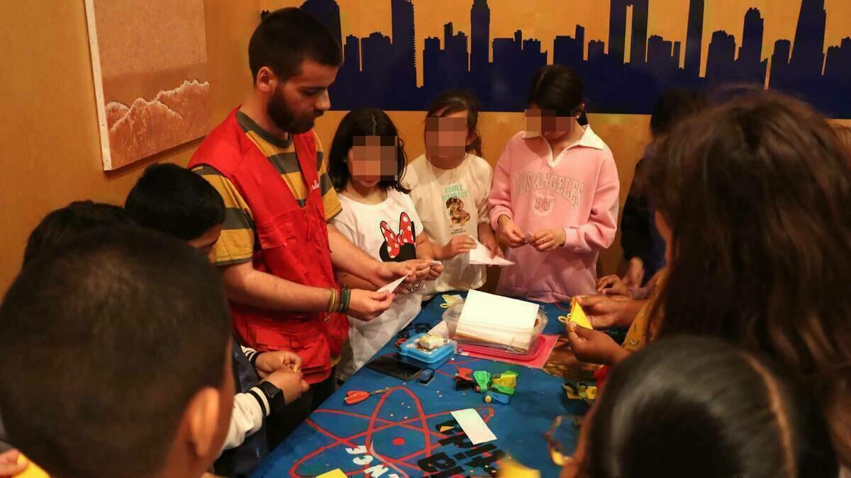 Un centenar de alumnos de Primaria participan en una Escape Room sobre el Ciclo del Agua en el Salón de Actos de Benidorm 