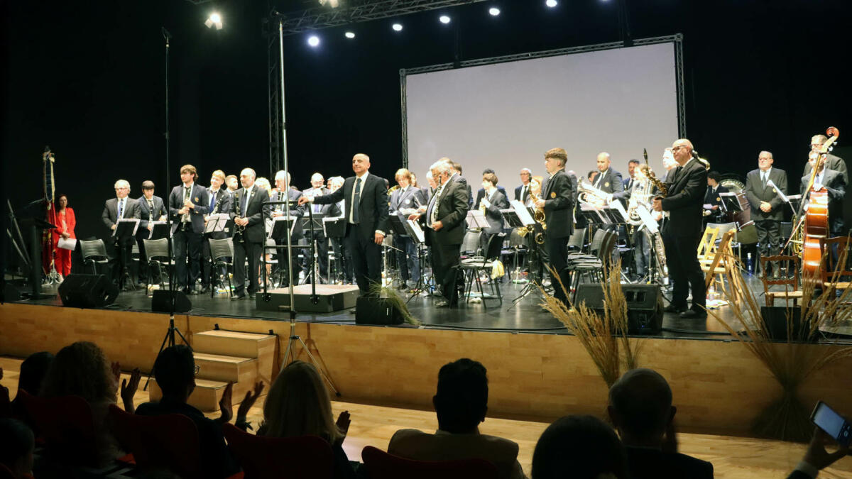 La SM L’Illa ofrece un viaje musical por la historia de Benidorm con motivo del ‘700 Aniversari’