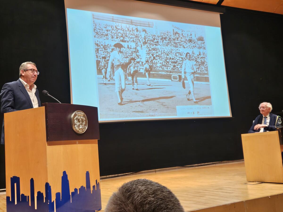 Charla coloquio de D. Andrés Amorós y cena del Círculo Taurino de Benidorm el pasado 17 de julio