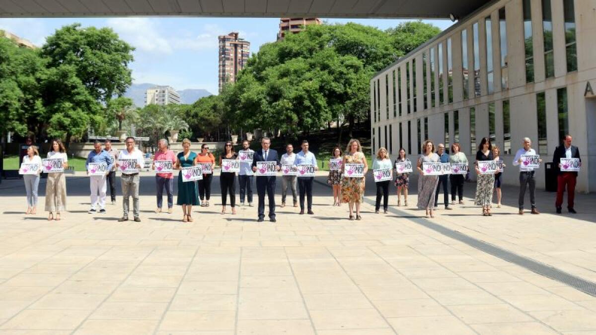 Benidorm condena el último crimen por violencia machista, que eleva a 21 las mujeres asesinadas en lo que va de año