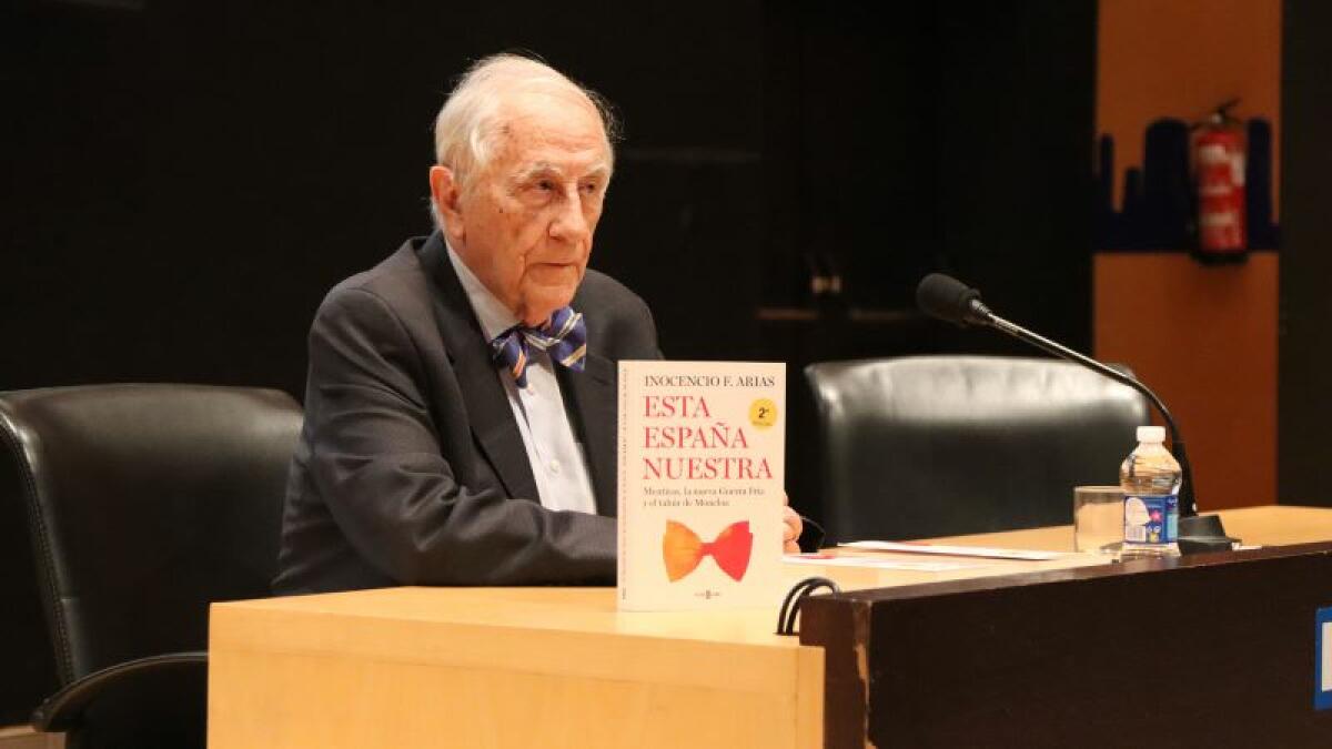 Inocencio Arias presenta en Benidorm su libro ‘Esta España nuestra’ 