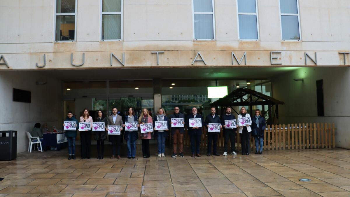 Benidorm condena los cr&iacute;menes machistas de dos mujeres en las provincias de Tarragona y Valencia