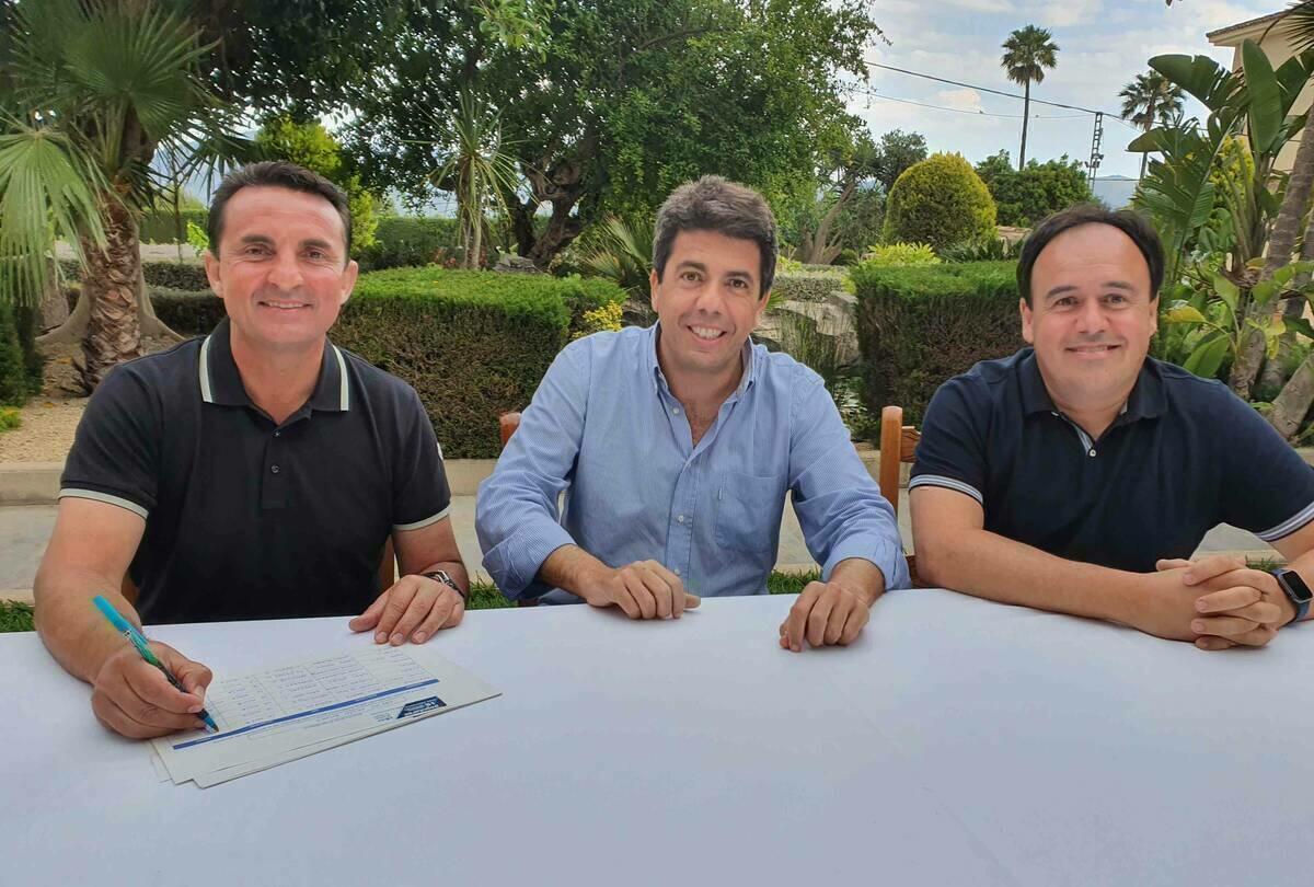 Carlos Maz&oacute;n recibe m&aacute;s de un centenar de avales del Partido Popular de La Nuc&iacute;a.