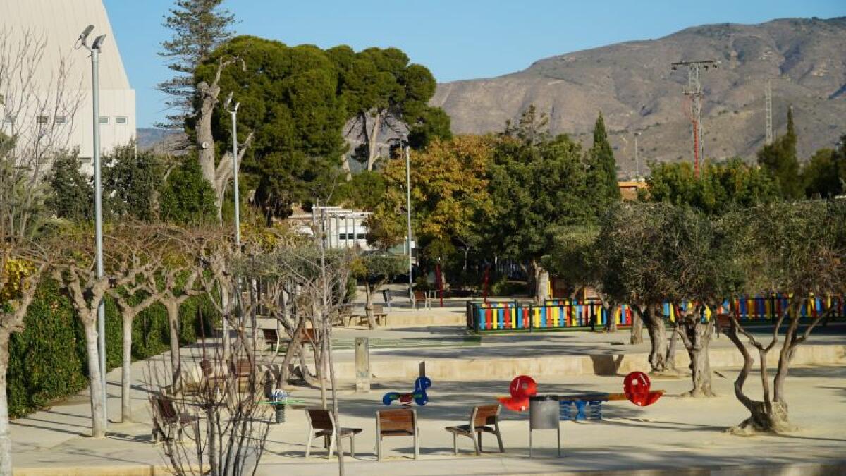 El Ayuntamiento de la Vila Joiosa  finaliza la actuación de refuerzo de la iluminación del parque de la Barbera dels Aragonés