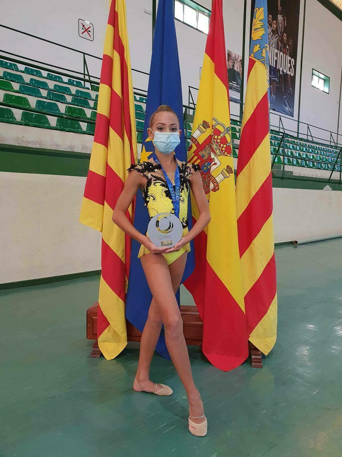La gimnasta Eliana Adamczak queda subcampeona autonómica  en alevín absoluto