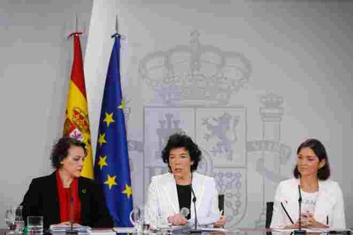 El Gobierno aprueba el mismo objetivo de d&eacute;ficit que ya rechaz&oacute; el Congreso y que Bruselas no se cree