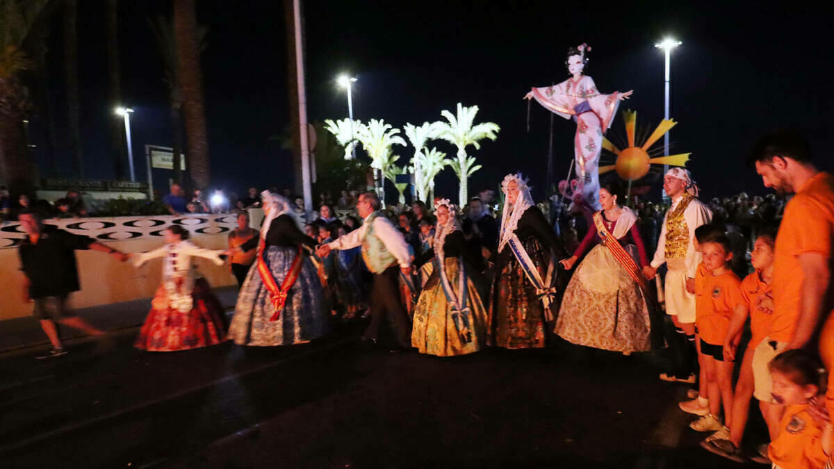 La ‘Nit de la Cremà’ pone fin a la fiesta de las Hogueras en La Cala de Benidorm