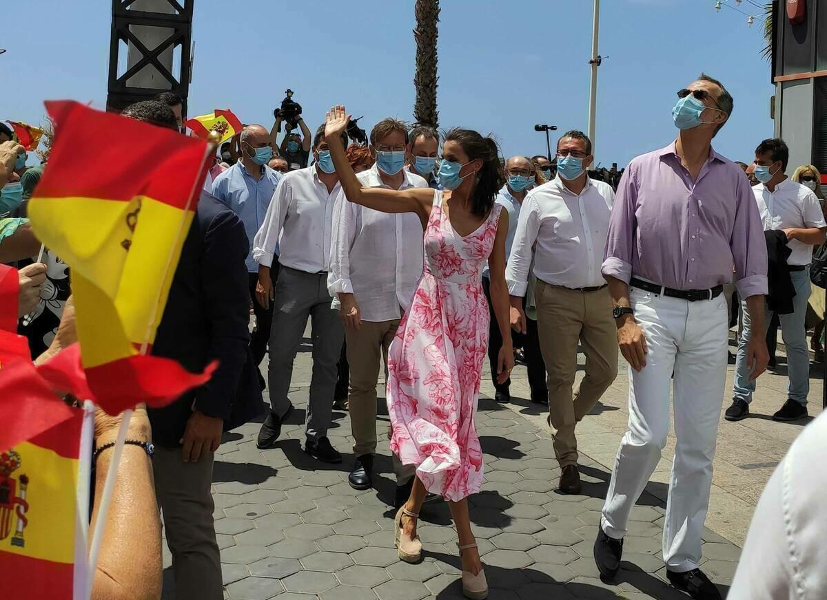 Masiva y cari&ntilde;osa acogida de Benidorm a los Reyes de Espa&ntilde;a.