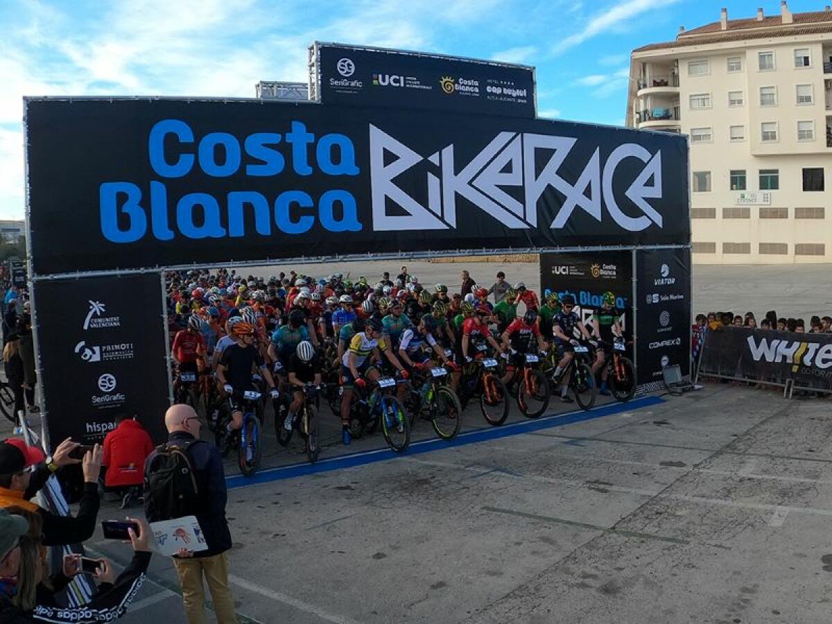 La Costa Blanca Bike Race comienza su segunda etapa en Altea