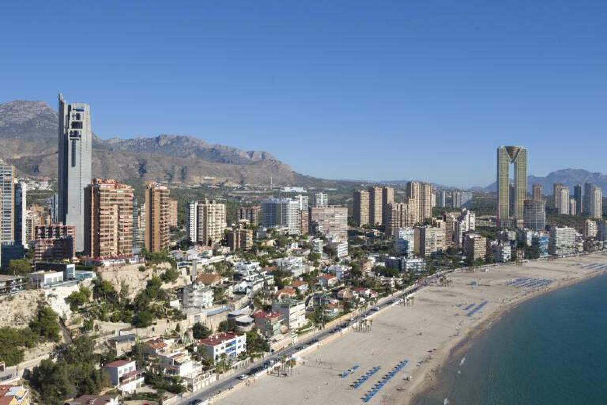 El sector alojativo de Benidorm podrá solicitar a partir del martes la nueva línea de ayudas frente a la Covid-19