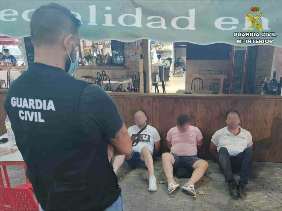 La Guardia Civil desarticula un grupo criminal, en la comarca de la Vega Baja, dedicado al tr&aacute;fico de drogas y al secuestro