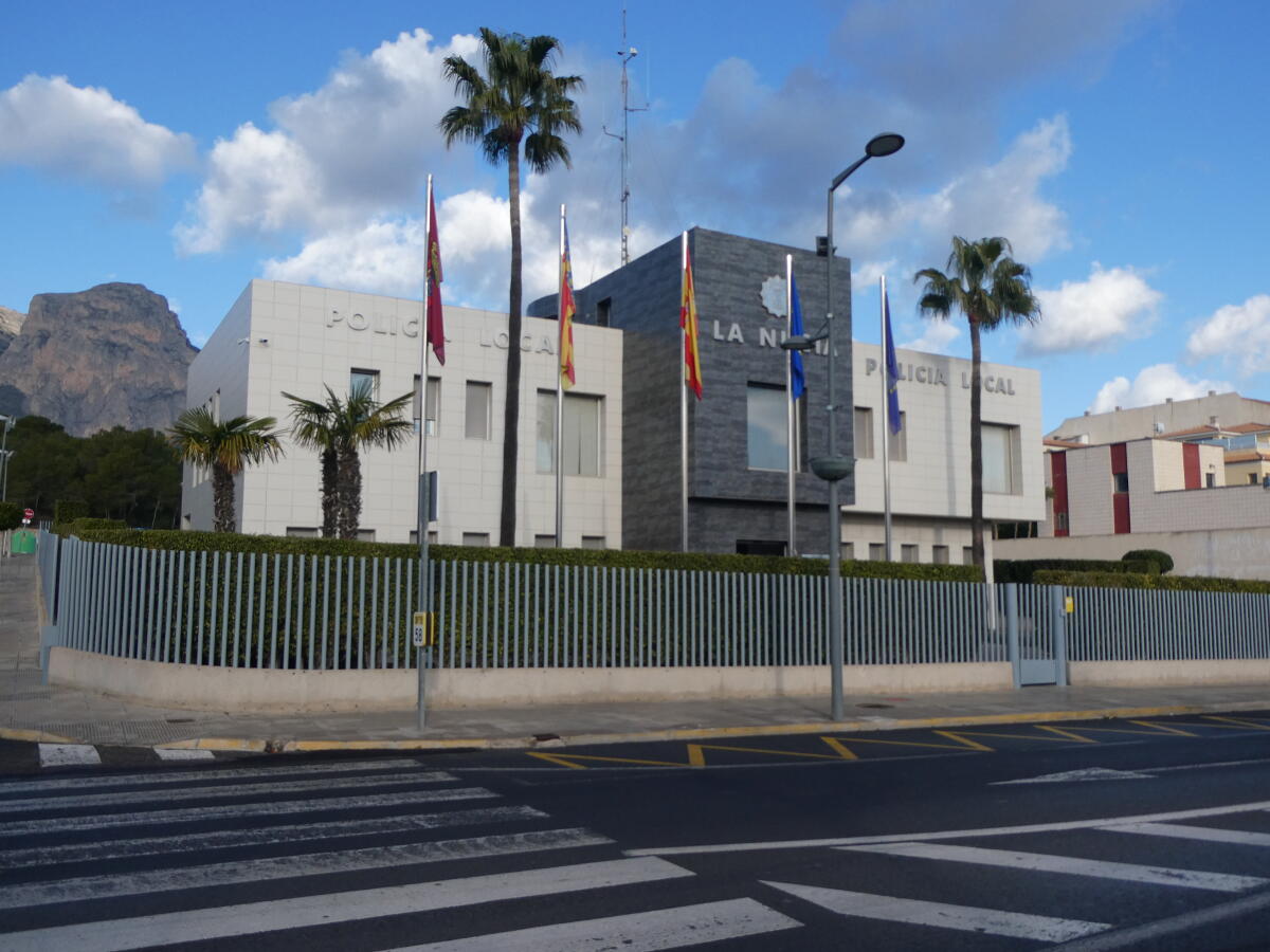 La Diputación concede un coche eléctrico a la Policía Local de La Nucía