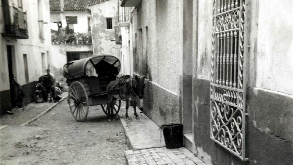 Benidorm incorpora a su Archivo 86 fotografías tomadas por un turista inglés en los primeros años del desarrollo turístico