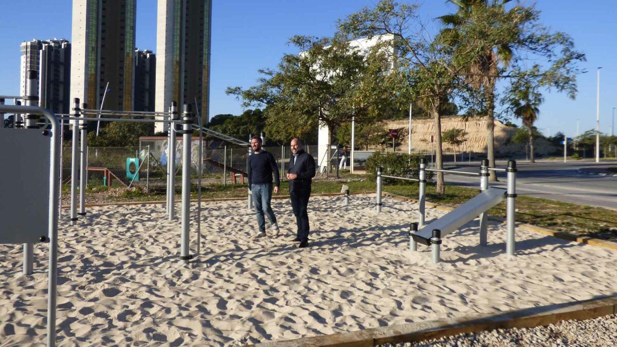 Benidorm ampl&iacute;a los espacios deportivos al aire libre con una nueva zona de calistenia en Poniente 