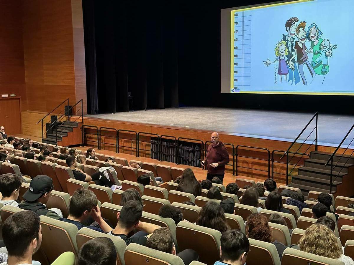 1000 estudiantes del Instituto se forman en “crecimiento personal” con Antonio Chamorro