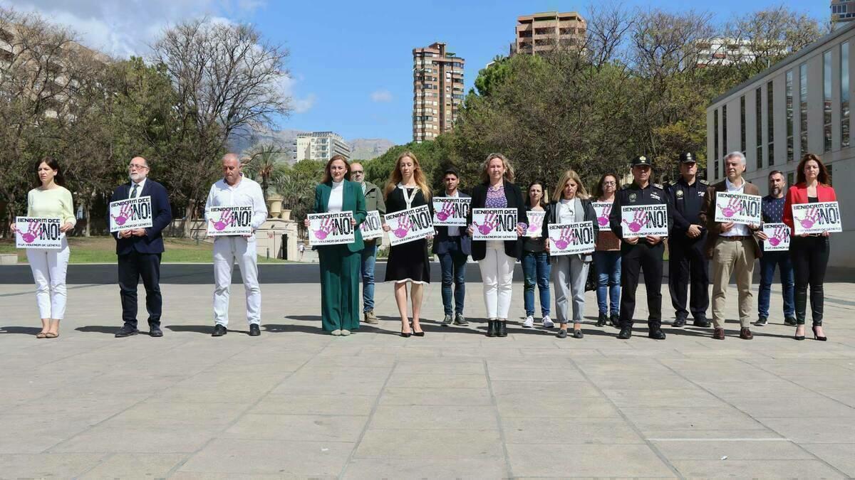 Benidorm condena el asesinato de una mujer y sus dos hijos de 8 años a manos de su pareja en la provincia de Barcelona