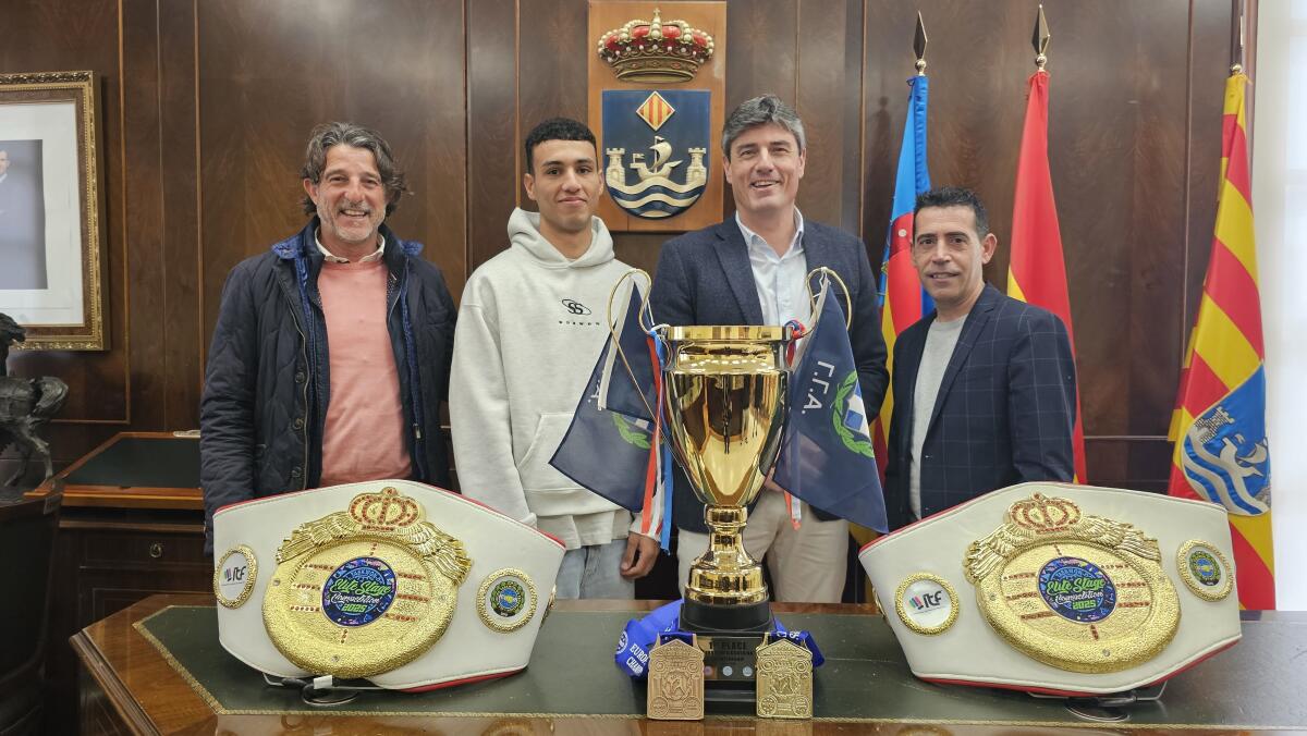 El Alcalde Marcos Zaragoza recibe a los deportistas Bahaa Talhaoui, Abril Marinas y Reinaldo Soriano para felicitarles por sus últimos títulos deportivos