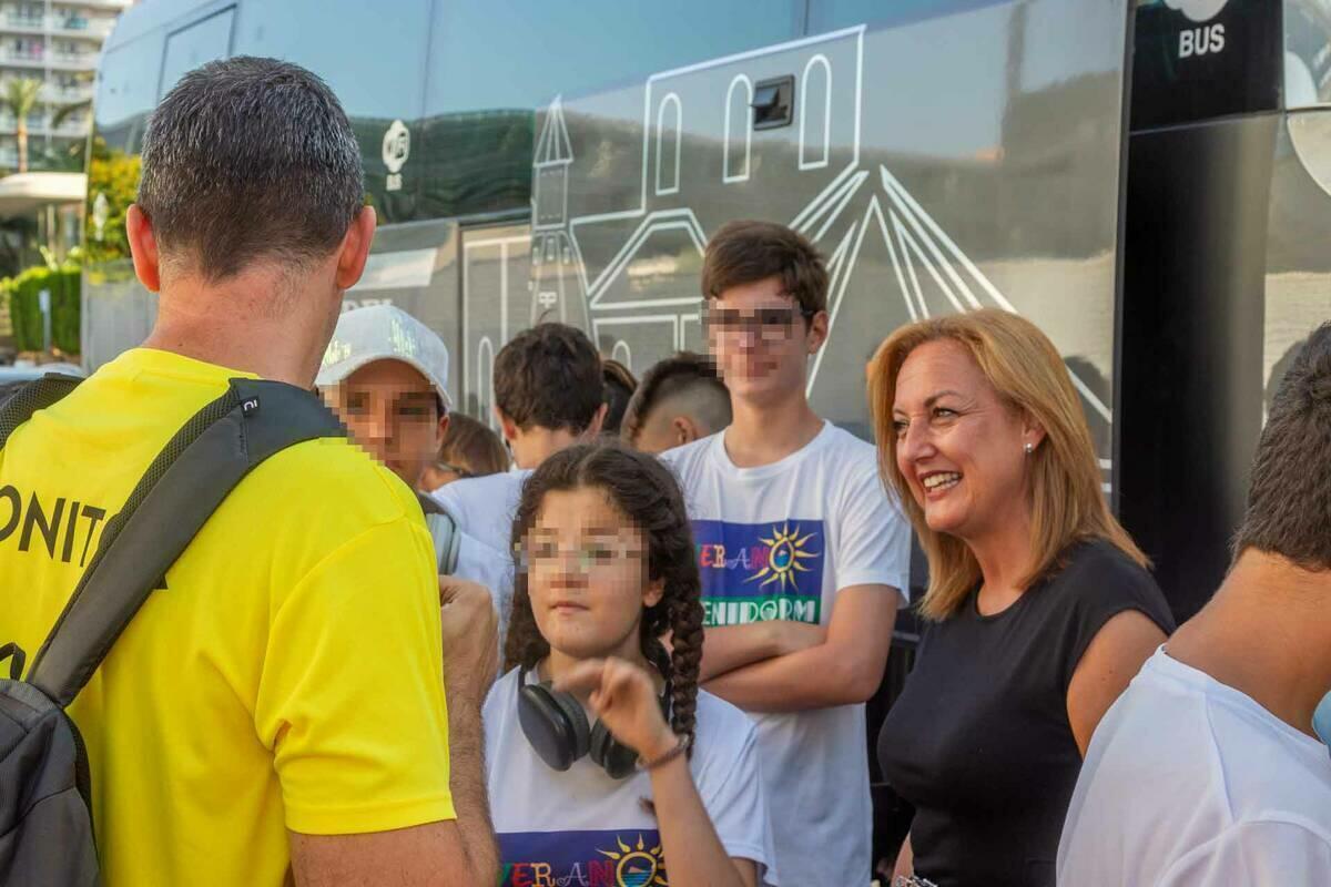 Medio centenar de jóvenes visitan el MARQ y la exposición de Van Gogh en IFA con Juventud