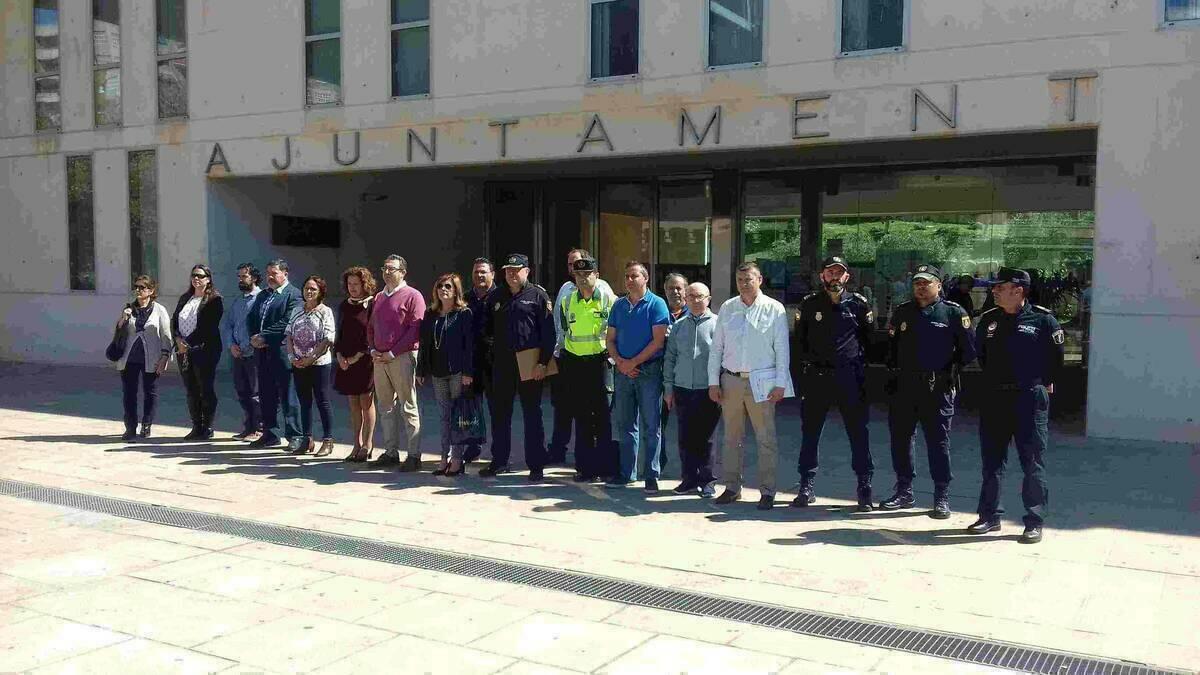 Nuevo minuto de silencio en Benidorm por la vig&eacute;sima v&iacute;ctima de violencia machista en 2017