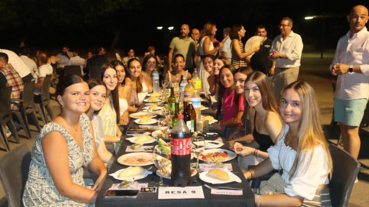 El Sopar d’Estiu del Roser reúne a más de 150 personas en la Ermita de Sanç