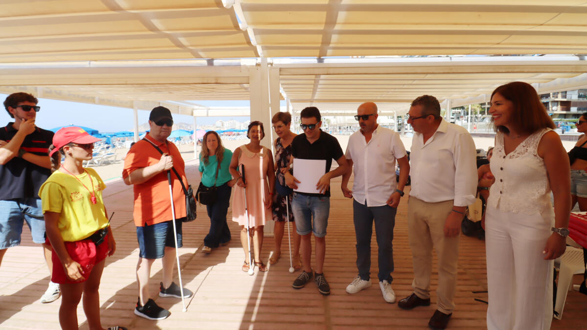 Benidorm incorpora a sus playas los códigos NaviLens para informar del estado del mar a personas invidentes