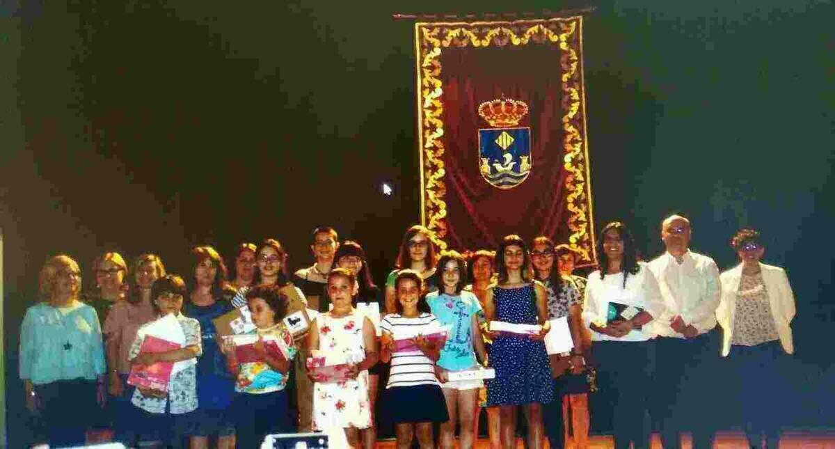 La concejal&iacute;a de Educaci&oacute;n entrega los premios del concurso literario &lsquo;Huit de maig&rsquo; 