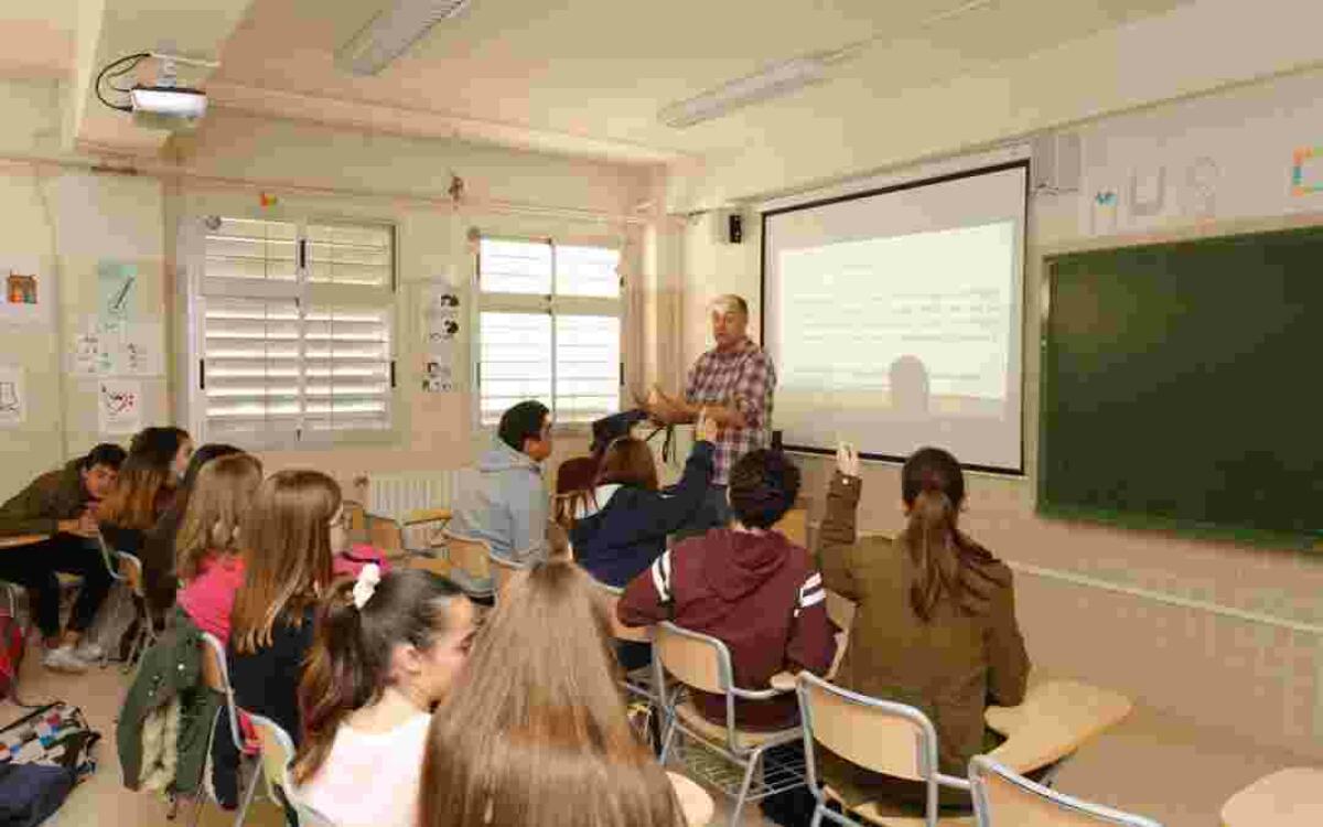 M&aacute;s de 300 j&oacute;venes de l&rsquo;Alf&agrave;s reflexionan sobre la violencia de g&eacute;nero en un taller impartido por la UNED