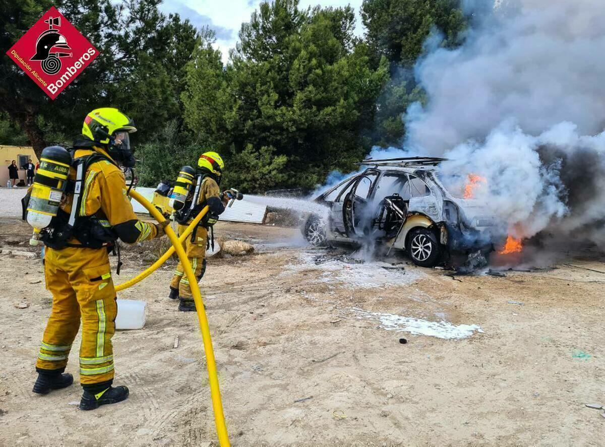 INCENDIO VEHÍCULO EN VILLAJOYOSA