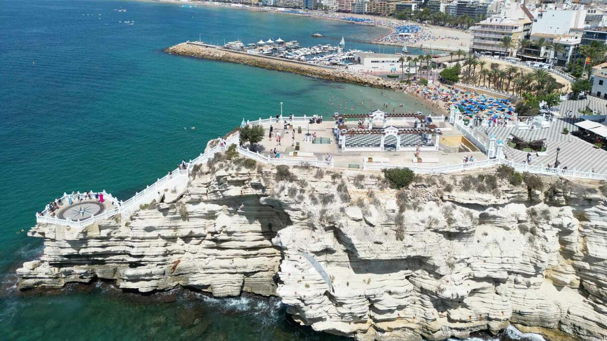 Benidorm aprueba el proyecto para renovar la iluminaci&oacute;n del acantilado del Castell con un presupuesto de 180.000 euros