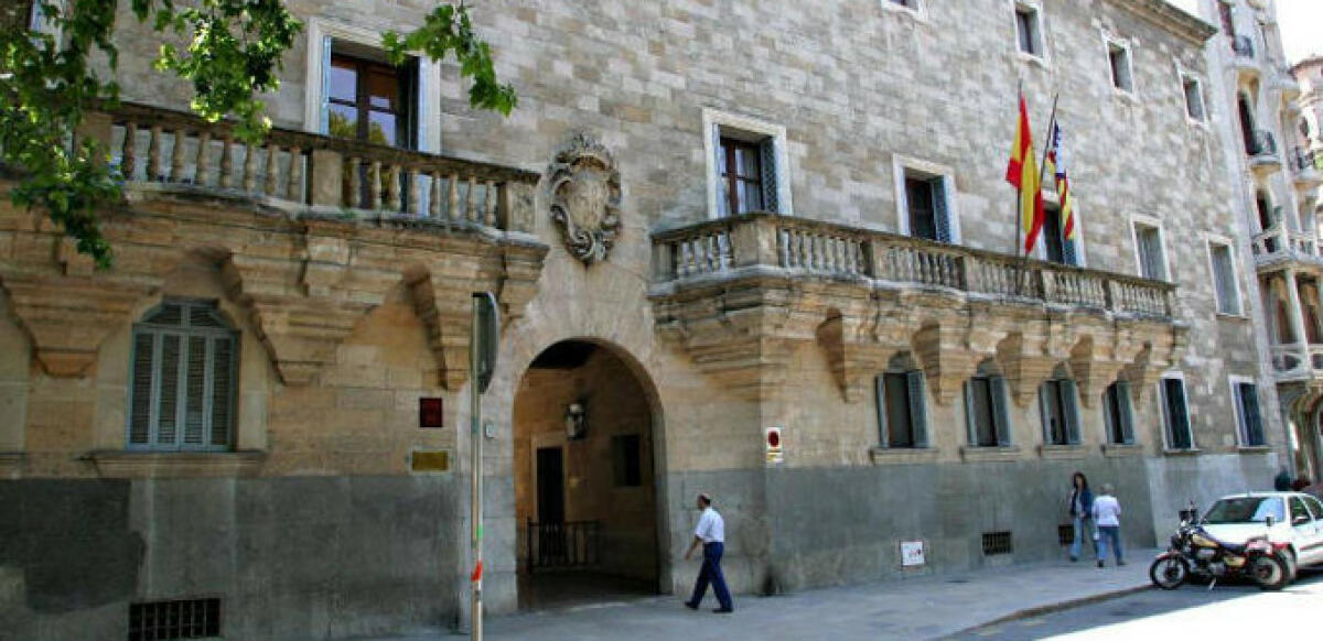 EL TSJB DESESTIMA LAS MEDIDAS CAUTELARES QUE ACORTARÍAN LA VÍA JUDICIAL PARA CONSEGUIR EL 25% EN EL AULA DE LA HIJA DEL COORDINADOR DE HABLAMOS ESPAÑOL EN BALEARES.