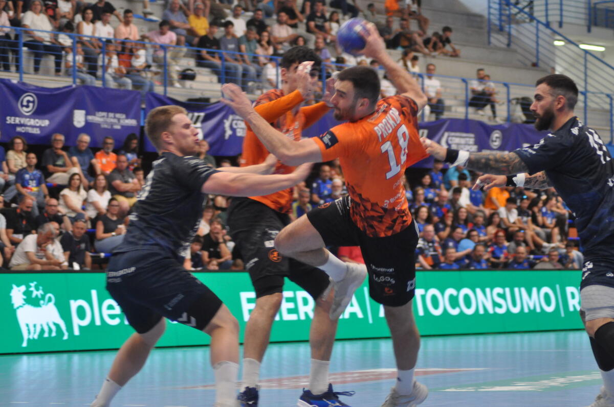 El Benidorm sin opciones ante un serio Torrelavega