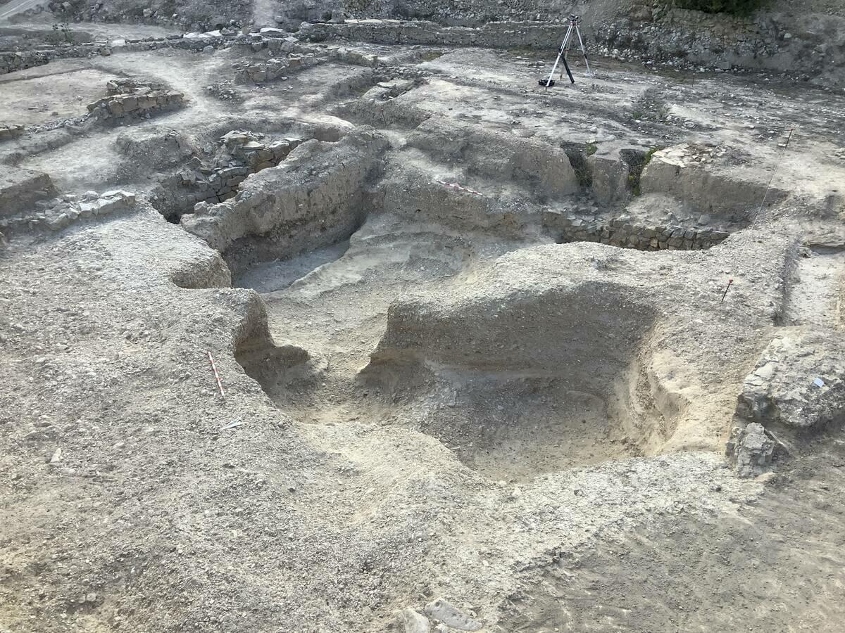 Una cantera romana aparece en la excavación arqueológica del yacimiento de la villa romana en Barberes Sur