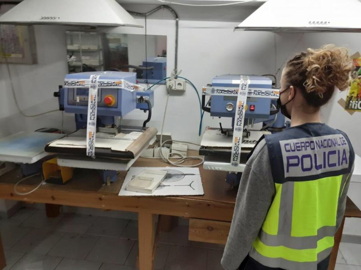 4 detenidos en Benidorm con más de diez mil productos falsificados