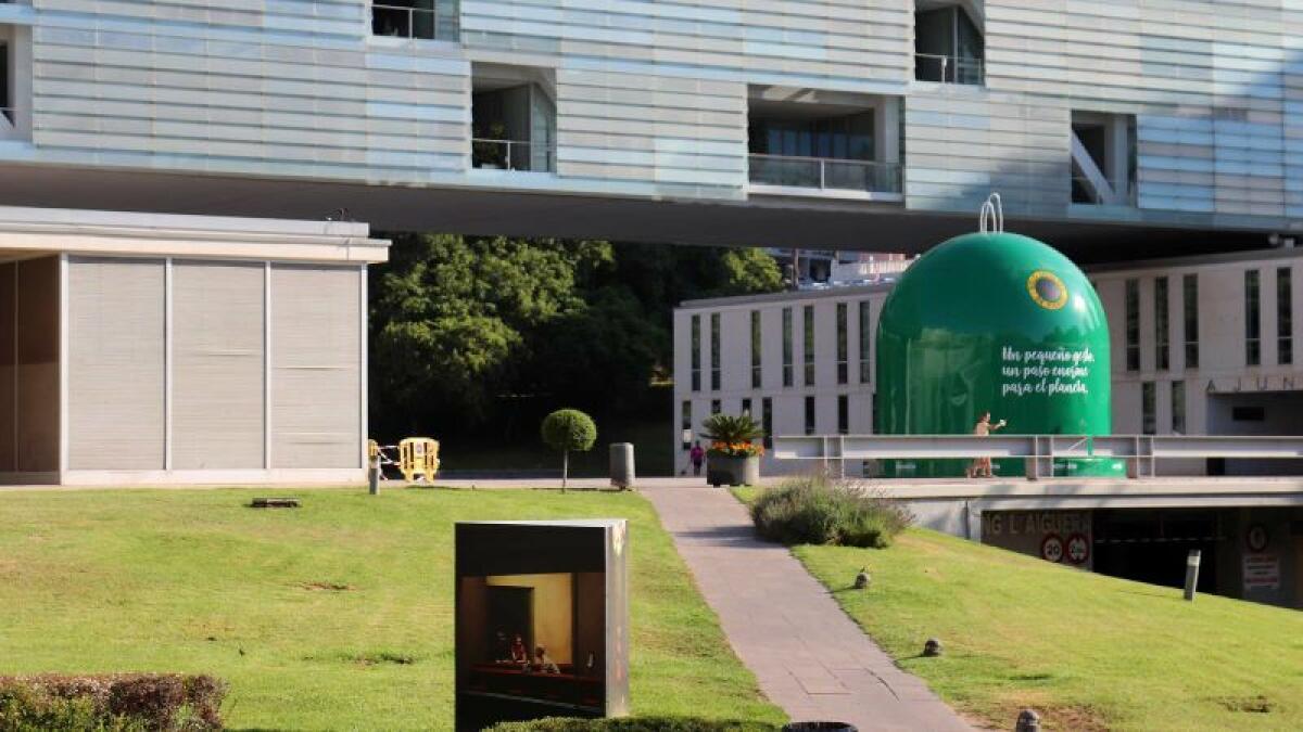 Ecovidrio concede a Benidorm la Bandera Verde por superar de nuevo el volumen de recogida de envases de vidrio 