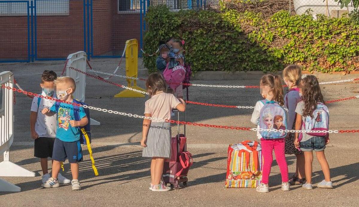 Educación organiza una charla informativa para familias que van a escolarizar por primera vez a sus hijos 