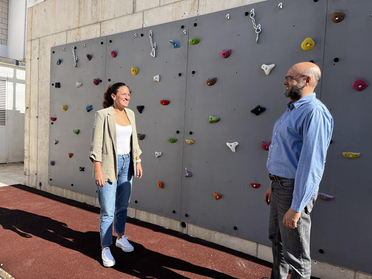 Deportes instala un roc&oacute;dromo para iniciarse en la escalada en la Ciudad Deportiva de Altea
