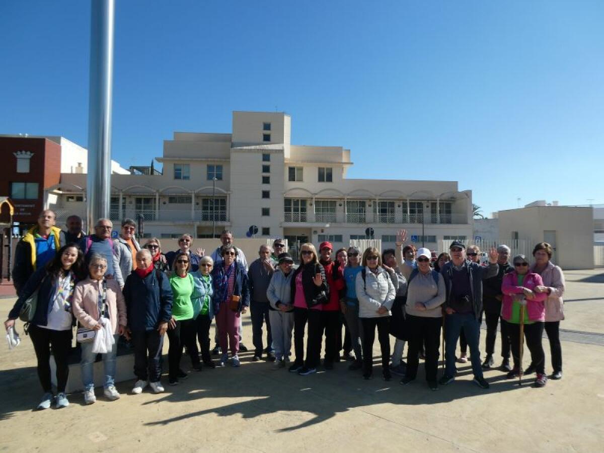 30 personas en el cuarto paseo saludable “Menos pastillas, más zapatillas”