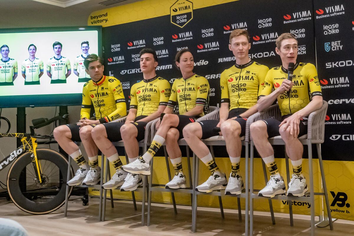 El VISMA de Vingegaard, Van Aert, Pauline y Vos se presenta en La Nucía