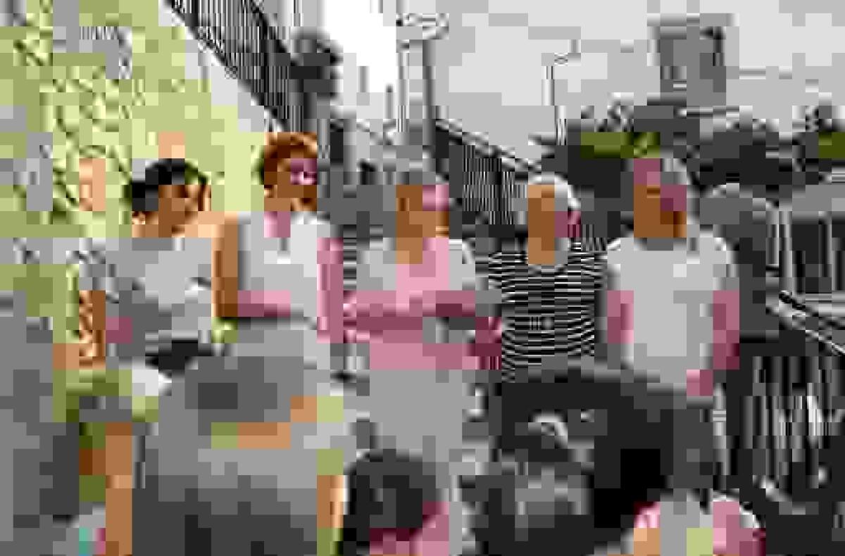 Multitudinaria inauguraci&oacute;n de la exposici&oacute;n de la Escuela Infantil de Dibujo y Pintura de Finestrat