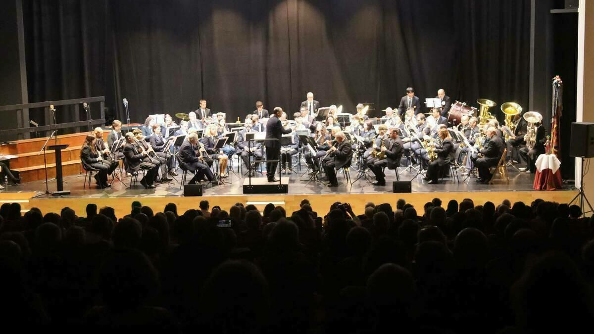 La S. M. L’Illa de Benidorm logra un gran éxito en el concierto de Santa Cecilia en el Centro Cultural 