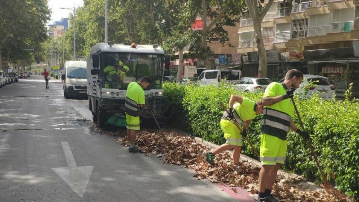 Benidorm desarrolla durante el verano una campaña extraordinaria de limpieza viaria en todos los barrios