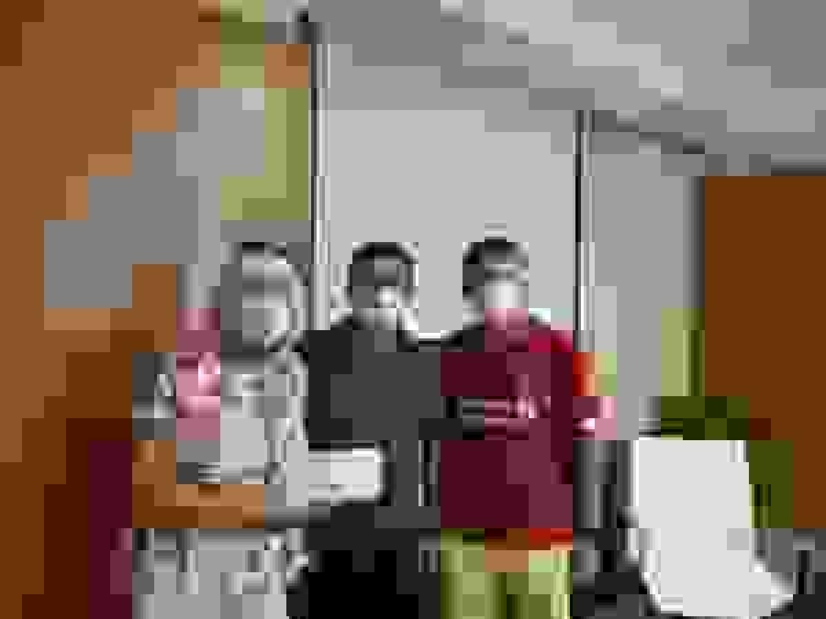 Reconocimiento a los profesores de la Escuela de Adultos La Nuc&iacute;a.