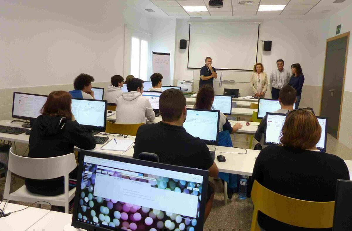 45 j&oacute;venes de Benidorm recibir&aacute;n 400 euros al mes por realizar pr&aacute;cticas en empresas locales