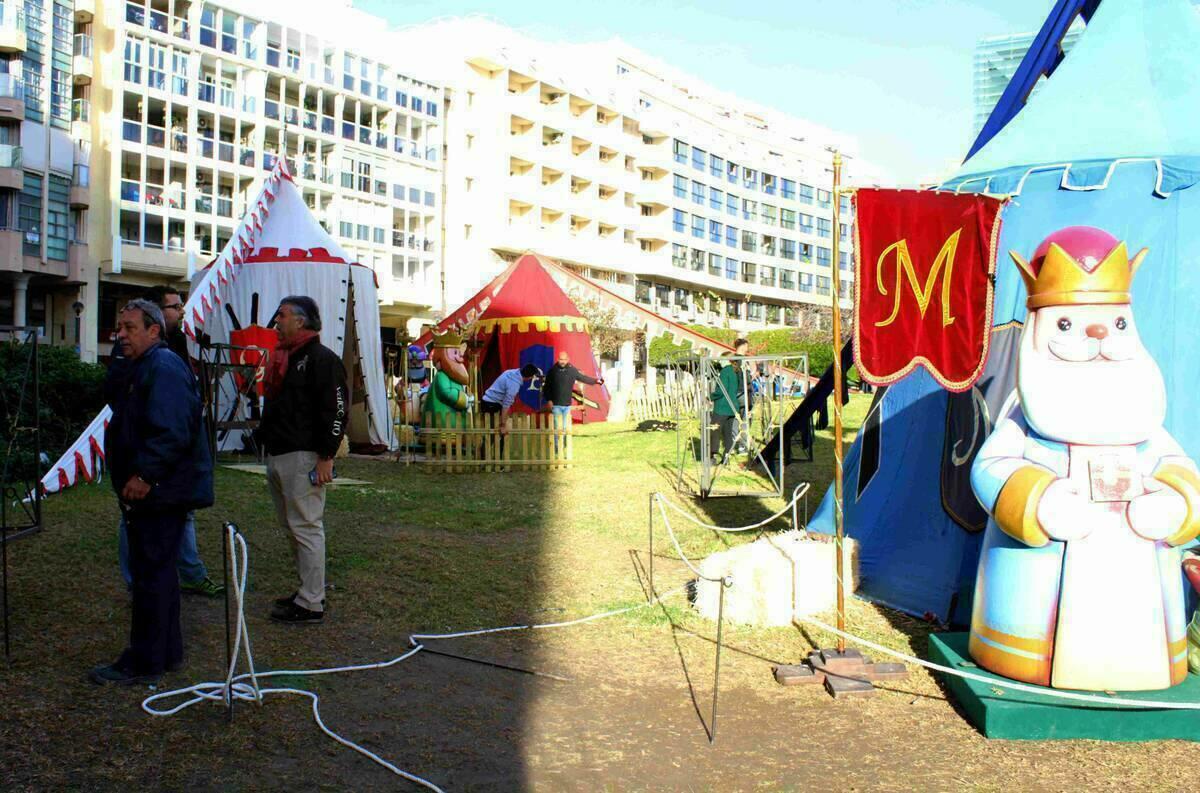 Los enviados de los Reyes Magos instalan su campamento en la Plaza de la Navidad