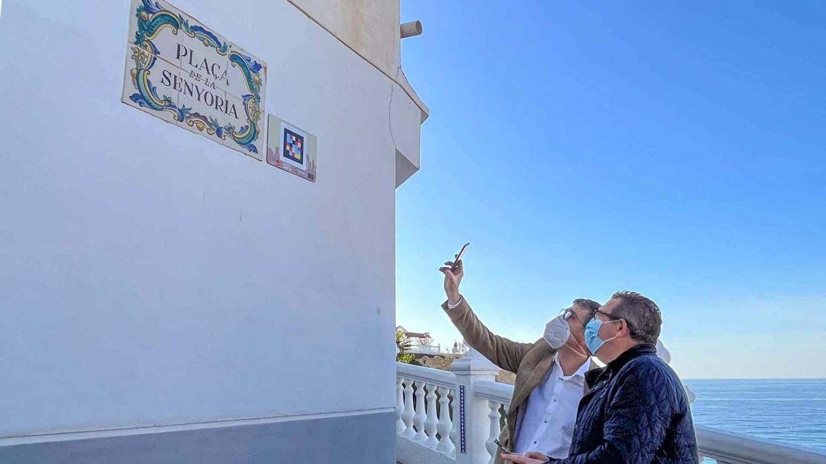 Benidorm pone en marcha el innovador sistema de guiado de personas NaviLens en el Casco Antiguo